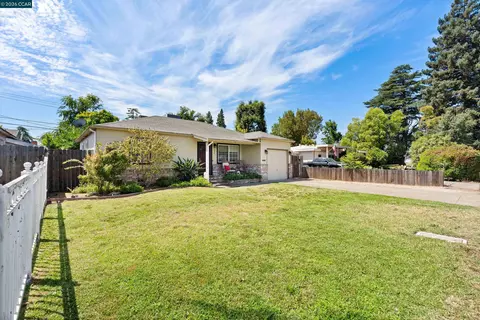Exterior - 606 W Turner Rd, Lodi, CA 95240 photo 3 of 10