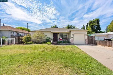 Exterior - 606 W Turner Rd, Lodi, CA 95240 photo 4 of 10