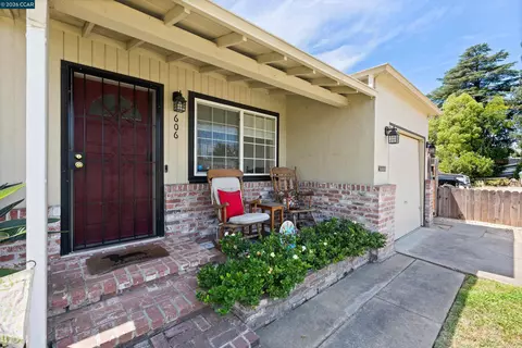 Exterior - 606 W Turner Rd, Lodi, CA 95240 photo 5 of 10