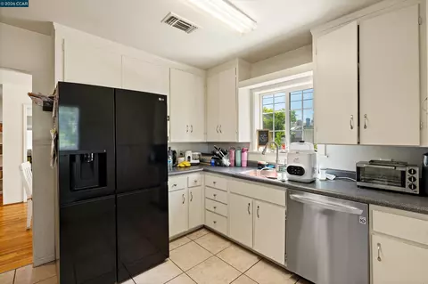 Kitchen - 606 W Turner Rd, Lodi, CA 95240 photo 4 of 4