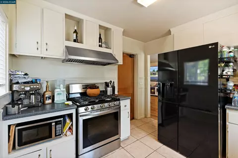 Kitchen - 606 W Turner Rd, Lodi, CA 95240 photo 2 of 4