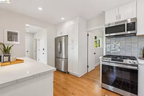 Kitchen - 218 Cambridge Ave, Kensington, CA 94708 photo 3 of 6