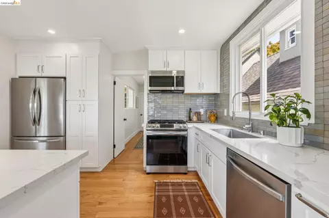 Kitchen - 218 Cambridge Ave, Kensington, CA 94708 photo 2 of 6