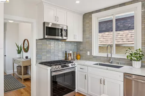 Kitchen - 218 Cambridge Ave, Kensington, CA 94708 photo 4 of 6