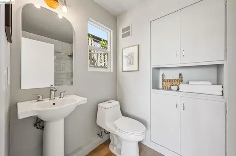 Bath - 218 Cambridge Ave, Kensington, CA 94708 photo 3 of 4