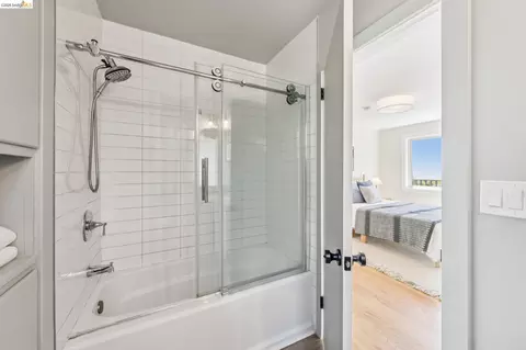 Bath - 218 Cambridge Ave, Kensington, CA 94708 photo 4 of 4