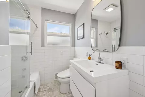 Bath - 218 Cambridge Ave, Kensington, CA 94708 photo 1 of 4