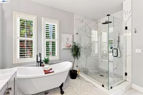 Bath - 2491 Decker Ln, Livermore, CA 94550 photo 2 of 5