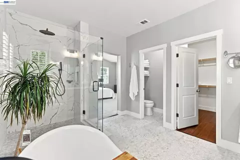 Bath - 2491 Decker Ln, Livermore, CA 94550 photo 3 of 5