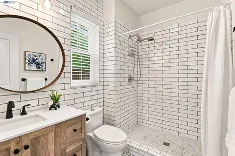 Bath - 2491 Decker Ln, Livermore, CA 94550 photo 5 of 5