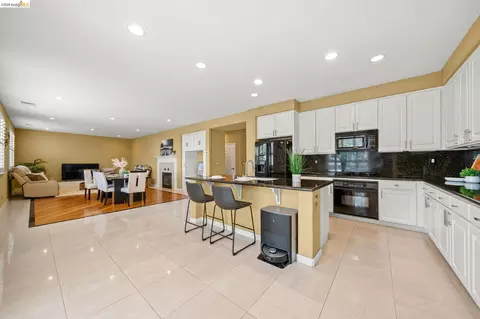 Kitchen - 516 Malicoat Ave, Oakley, CA 94561 photo 2 of 4