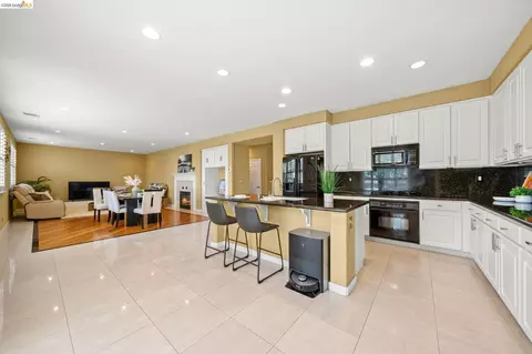 Kitchen - 516 Malicoat Ave, Oakley, CA 94561 photo 3 of 4
