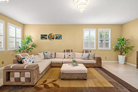 Living - 516 Malicoat Ave, Oakley, CA 94561 photo 2 of 7