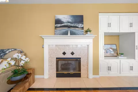 Living - 516 Malicoat Ave, Oakley, CA 94561 photo 6 of 7