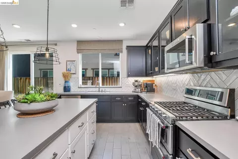 Kitchen - 829 Hardcastle Ranch Rd, Oakley, CA 94561 photo 4 of 4