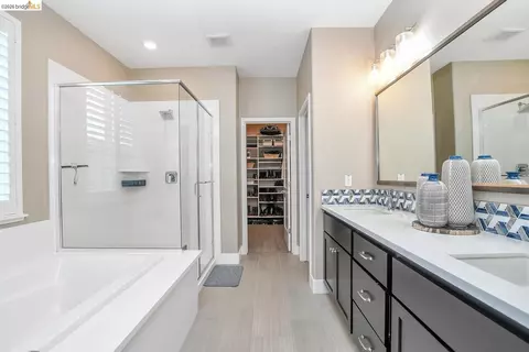 Bath - 829 Hardcastle Ranch Rd, Oakley, CA 94561 photo 3 of 4