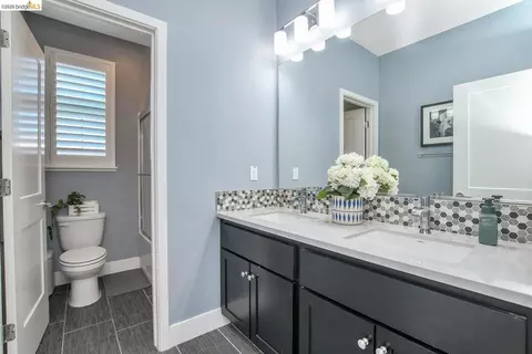Bath - 829 Hardcastle Ranch Rd, Oakley, CA 94561 photo 2 of 4