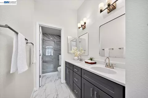 Bath - 10837 Mcpeak Ln, Dublin, CA 94568 photo 3 of 4