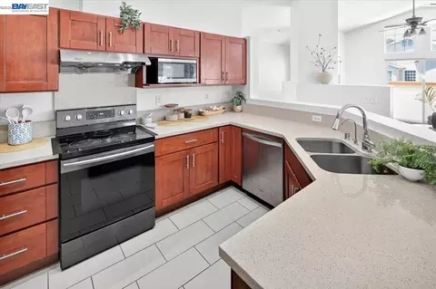 Kitchen - 10837 Mcpeak Ln, Dublin, CA 94568 photo 3 of 4