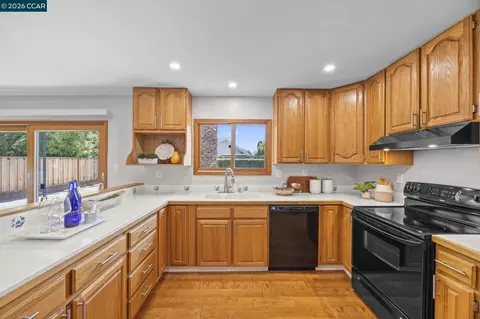 Kitchen - 1320 Hookston Rd, Concord, CA 94518 photo 2 of 3