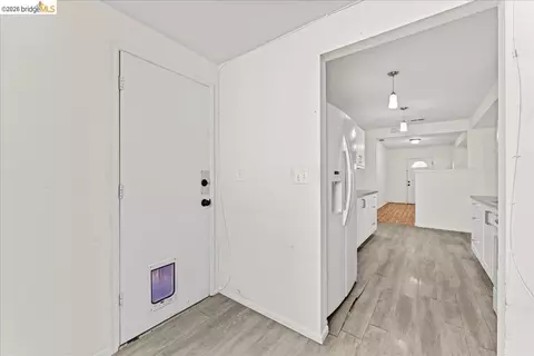 Entry Way - 2136 Linden St, Oakland, CA 94607 photo 5 of 6
