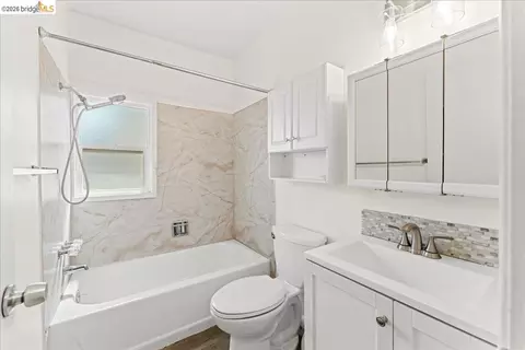 Bath - 2136 Linden St, Oakland, CA 94607 photo 2 of 2