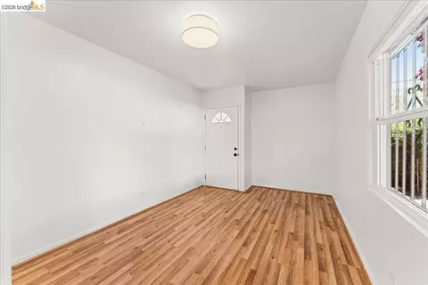 Living - 2136 Linden St, Oakland, CA 94607 photo 2 of 3