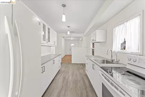 Entry Way - 2136 Linden St, Oakland, CA 94607 photo 4 of 6