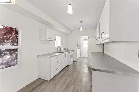 Kitchen - 2136 Linden St, Oakland, CA 94607 photo 3 of 4