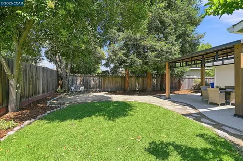 Exterior - 987 Getoun Dr, Concord, CA 94518 photo 5 of 8