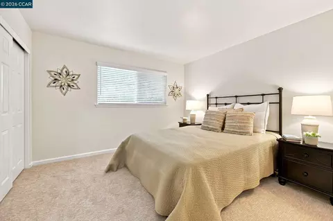 Bedroom - 987 Getoun Dr, Concord, CA 94518 photo 1 of 3