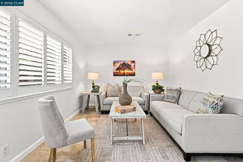 Living - 987 Getoun Dr, Concord, CA 94518 photo 3 of 4