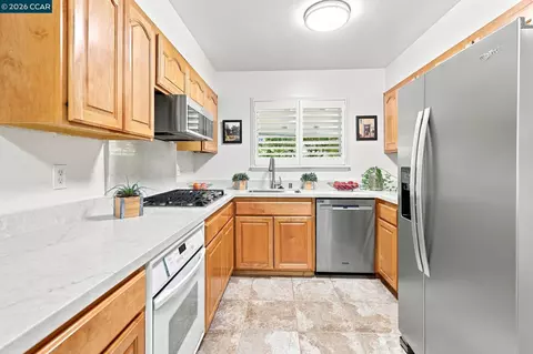 Kitchen - 987 Getoun Dr, Concord, CA 94518 photo 1 of 2