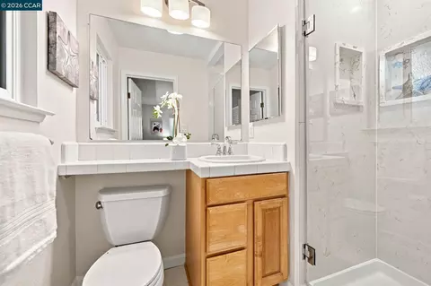 Bath - 987 Getoun Dr, Concord, CA 94518 photo 2 of 2