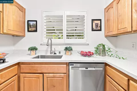 Kitchen - 987 Getoun Dr, Concord, CA 94518 photo 2 of 2