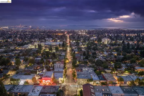View/Area - 2922 Hillegass Ave #B, Berkeley, CA 94705 photo 9 of 11