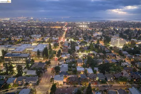 View/Area - 2922 Hillegass Ave #B, Berkeley, CA 94705 photo 11 of 11