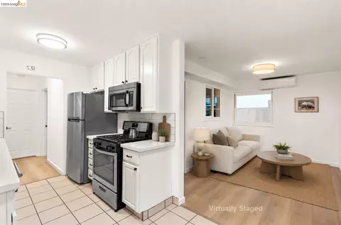 Kitchen - 2922 Hillegass Ave #B, Berkeley, CA 94705 photo 1 of 4