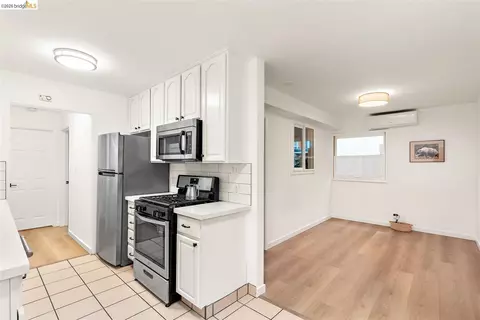 Other - 2922 Hillegass Ave #B, Berkeley, CA 94705 photo 4 of 6