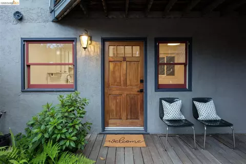 Entry Way - 2922 Hillegass Ave #B, Berkeley, CA 94705 photo 1 of 1