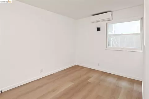 Bedroom - 2922 Hillegass Ave #B, Berkeley, CA 94705 photo 2 of 5