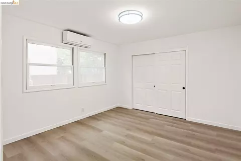 Bedroom - 2922 Hillegass Ave #B, Berkeley, CA 94705 photo 4 of 5