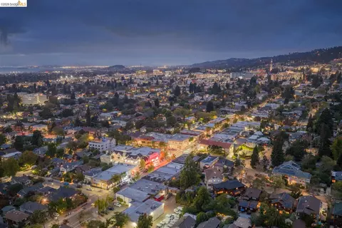 View/Area - 2922 Hillegass Ave #B, Berkeley, CA 94705 photo 7 of 11