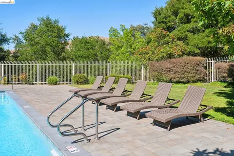Exterior - 255 Florence Ct, Hercules, CA 94547 photo 7 of 9