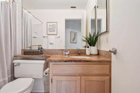 Bath - 255 Florence Ct, Hercules, CA 94547 photo 4 of 5