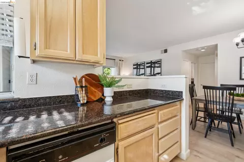 Kitchen - 255 Florence Ct, Hercules, CA 94547 photo 4 of 4