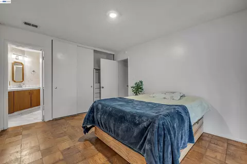 Bedroom - 713 Falcon Dr, Vallejo, CA 94589 photo 2 of 7