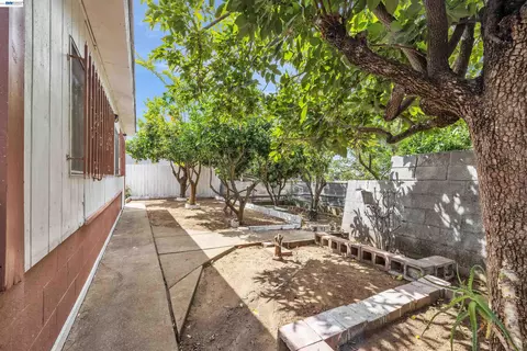 Exterior - 713 Falcon Dr, Vallejo, CA 94589 photo 6 of 7