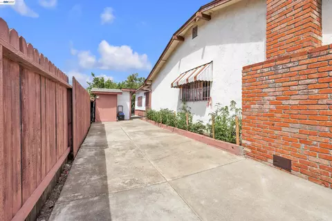 Exterior - 713 Falcon Dr, Vallejo, CA 94589 photo 4 of 7