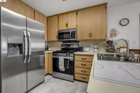 Kitchen - 713 Falcon Dr, Vallejo, CA 94589 photo 2 of 2